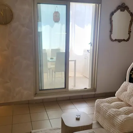 Charment Petit T2 En Duplex Piscine