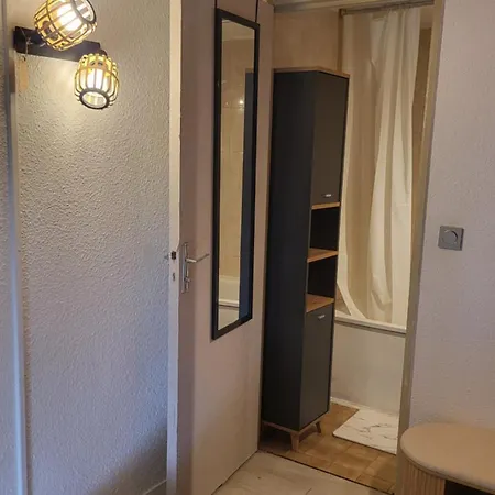 Charment Petit T2 En Duplex Piscine